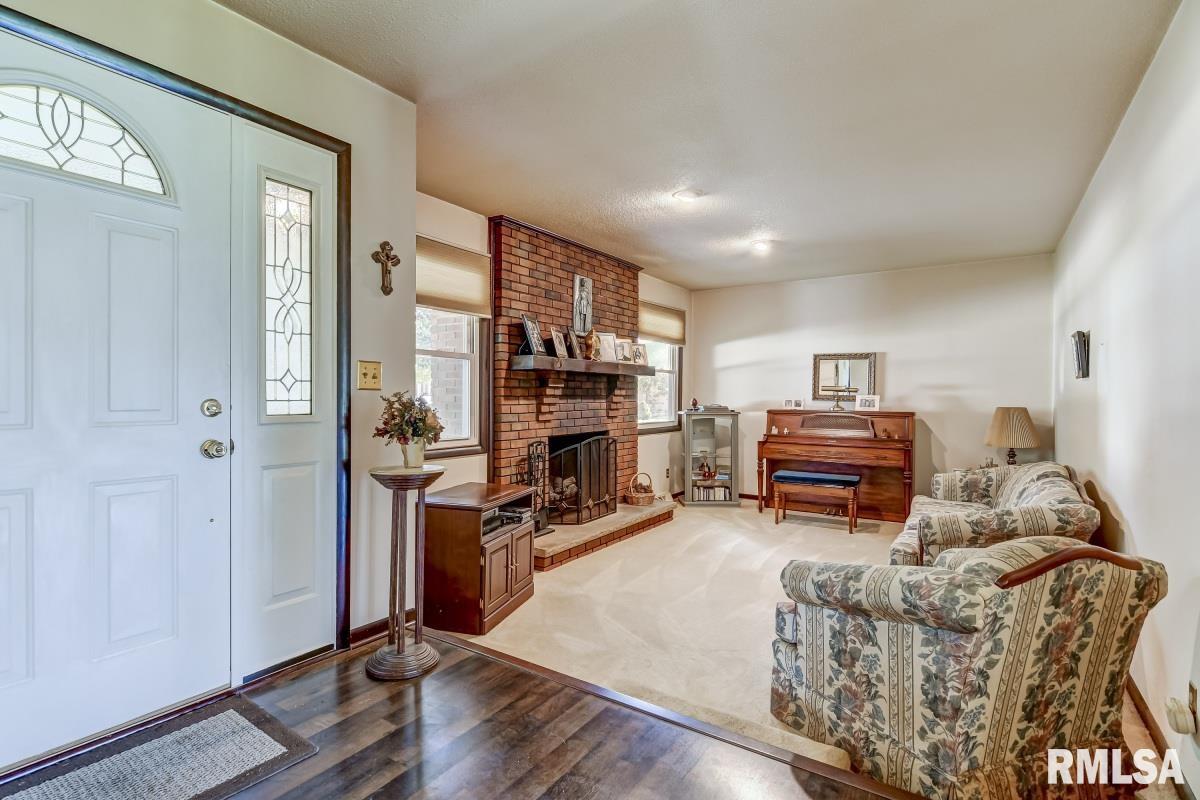 63 Ramblewood Road Chatham, IL 62629 - Photo 4 of 32 Gallery Image 4