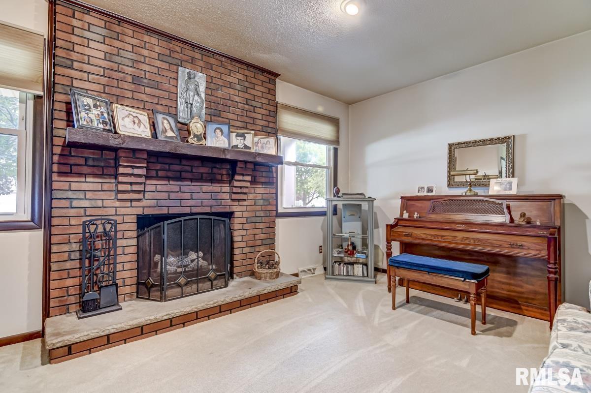 63 Ramblewood Road Chatham, IL 62629 - Photo 6 of 32 Gallery Image 6