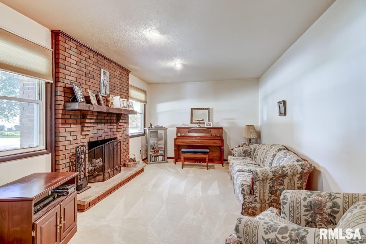 63 Ramblewood Road Chatham, IL 62629 - Photo 7 of 32 Gallery Image 7