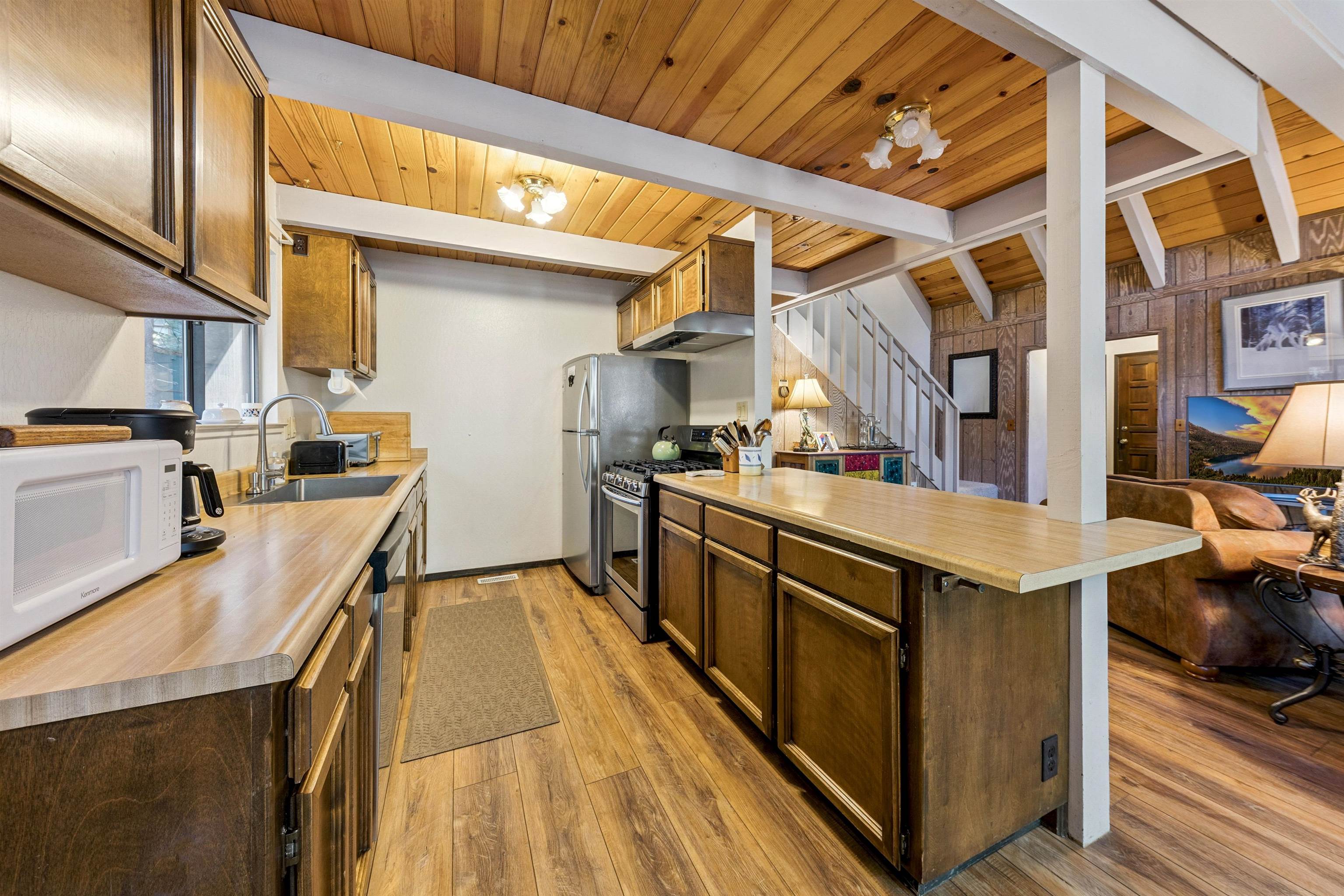 11933 Chamonix Road Truckee, CA 96161 - Photo 12 of 27