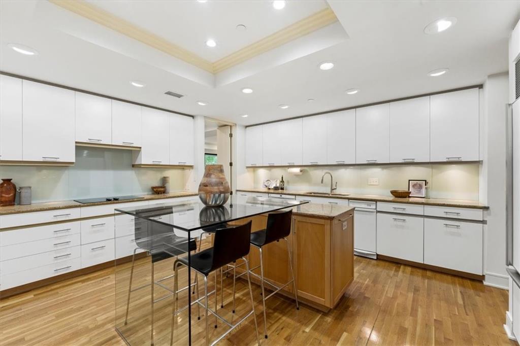 433 Ward Parkway, Unit 2S Kansas City, MO 64112 - Photo 11 of 40