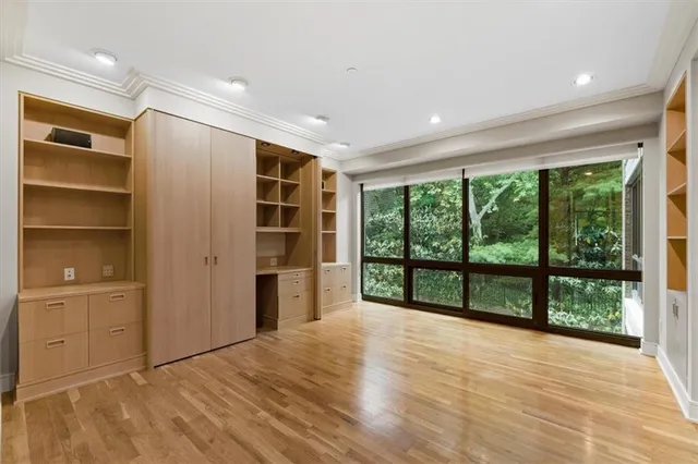 $750,000 | 433 Ward Parkway, Unit 2S, Kansas City, MO 64112