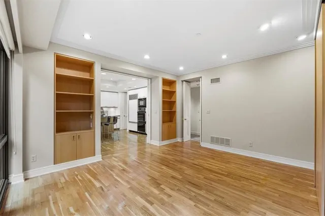 $750,000 | 433 Ward Parkway, Unit 2S, Kansas City, MO 64112