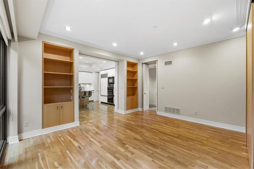 433 Ward Parkway, Unit 2S Kansas City, MO 64112 - Photo 15 of 40