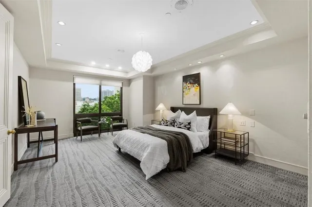 $750,000 | 433 Ward Parkway, Unit 2S, Kansas City, MO 64112