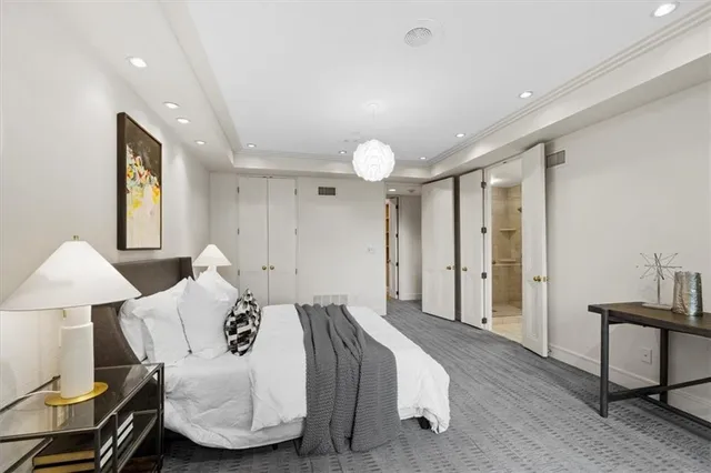 $750,000 | 433 Ward Parkway, Unit 2S, Kansas City, MO 64112