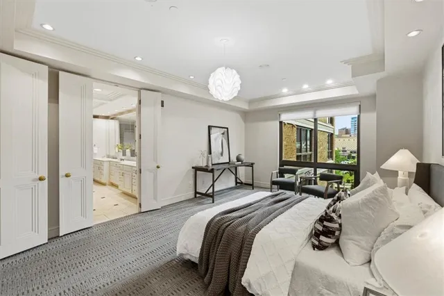 $750,000 | 433 Ward Parkway, Unit 2S, Kansas City, MO 64112