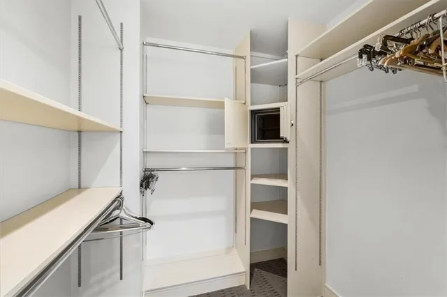 $750,000 | 433 Ward Parkway, Unit 2S, Kansas City, MO 64112