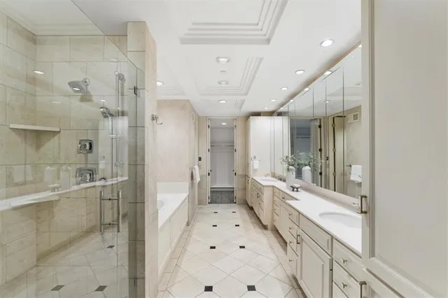 $750,000 | 433 Ward Parkway, Unit 2S, Kansas City, MO 64112