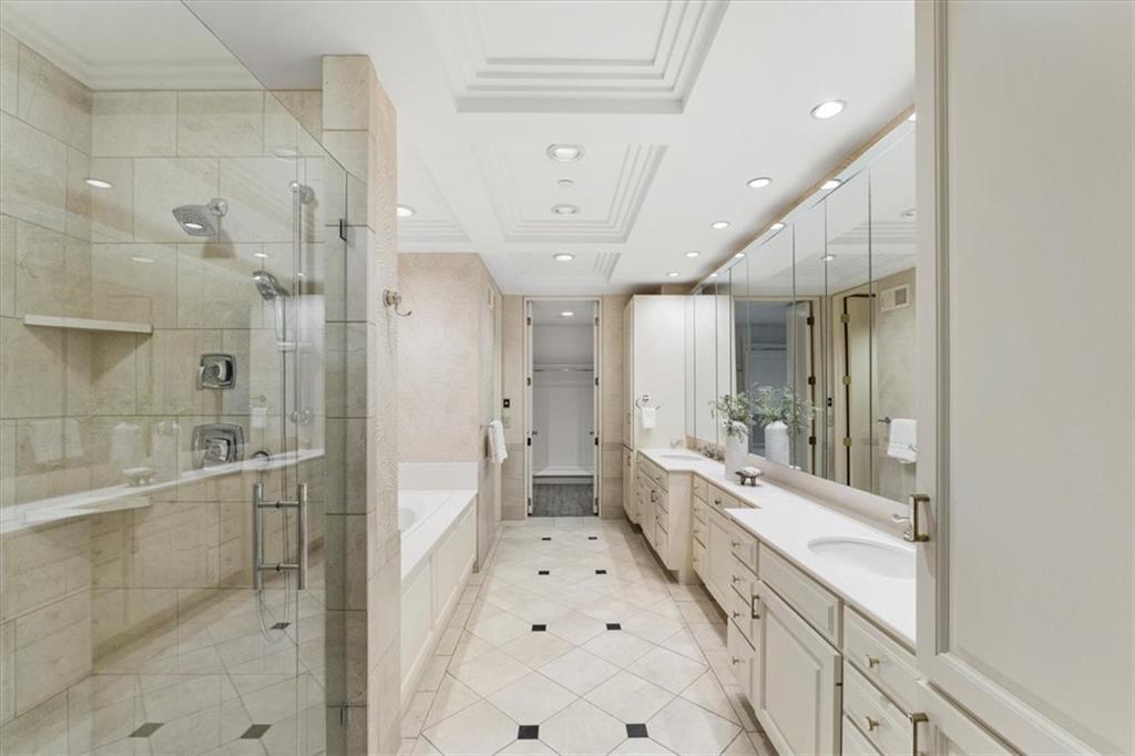 433 Ward Parkway, Unit 2S Kansas City, MO 64112 - Photo 20 of 40