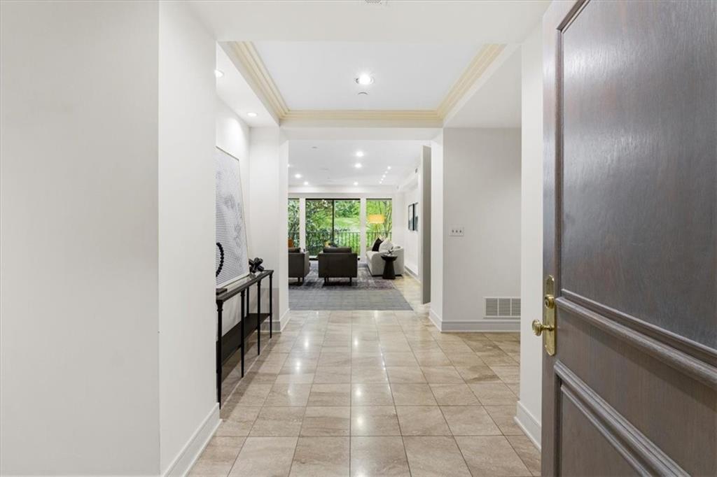 433 Ward Parkway, Unit 2S Kansas City, MO 64112 - Photo 2 of 40