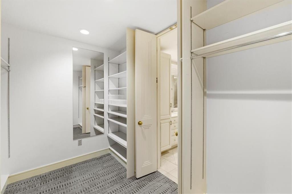 433 Ward Parkway, Unit 2S Kansas City, MO 64112 - Photo 22 of 40