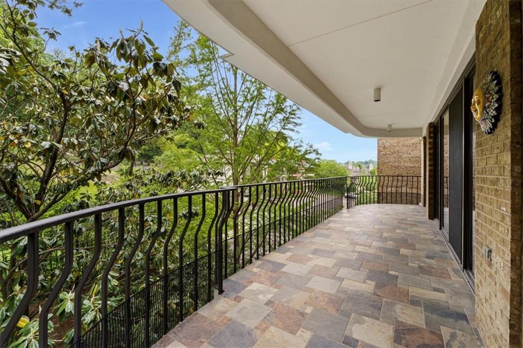 433 Ward Parkway, Unit 2S Kansas City, MO 64112 - Photo 26 of 40