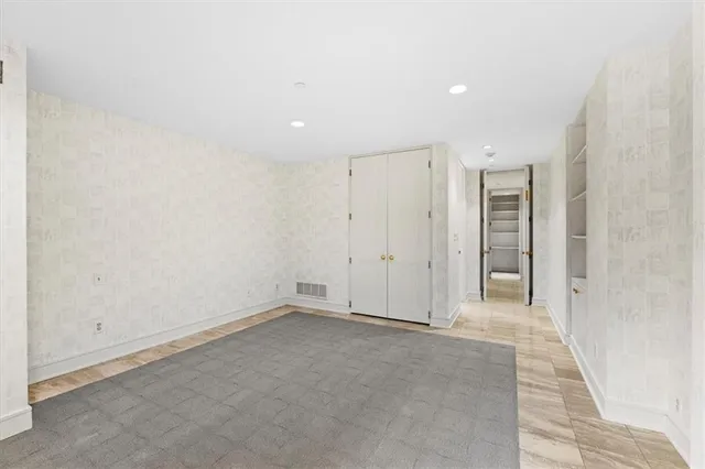 $750,000 | 433 Ward Parkway, Unit 2S, Kansas City, MO 64112