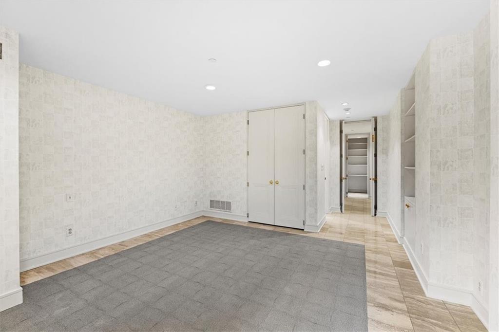 433 Ward Parkway, Unit 2S Kansas City, MO 64112 - Photo 27 of 40