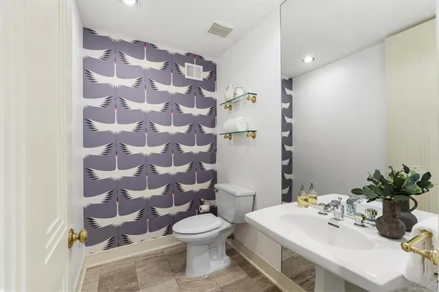 $750,000 | 433 Ward Parkway, Unit 2S, Kansas City, MO 64112