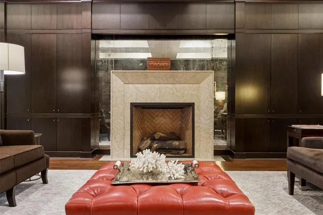 $750,000 | 433 Ward Parkway, Unit 2S, Kansas City, MO 64112