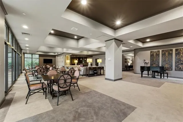 $750,000 | 433 Ward Parkway, Unit 2S, Kansas City, MO 64112