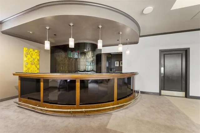 $750,000 | 433 Ward Parkway, Unit 2S, Kansas City, MO 64112