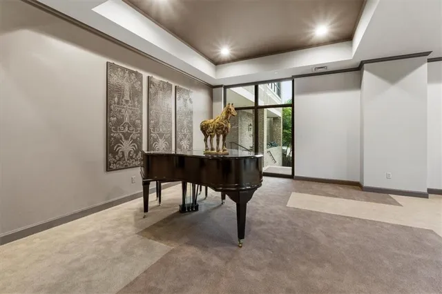 $750,000 | 433 Ward Parkway, Unit 2S, Kansas City, MO 64112