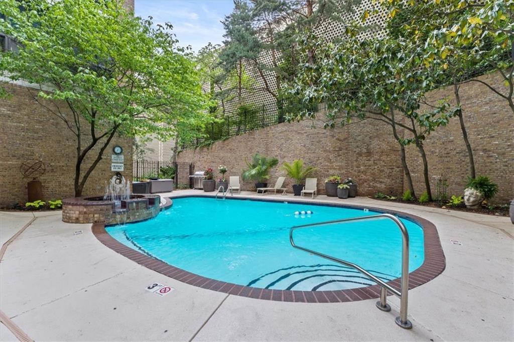 433 Ward Parkway, Unit 2S Kansas City, MO 64112 - Photo 39 of 40