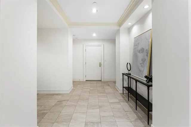 $750,000 | 433 Ward Parkway, Unit 2S, Kansas City, MO 64112