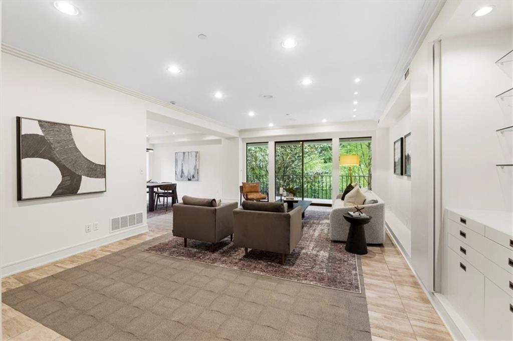 433 Ward Parkway, Unit 2S Kansas City, MO 64112 - Photo 5 of 40