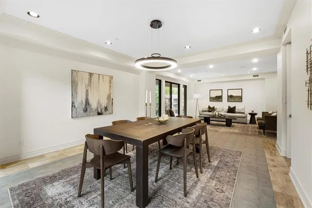 $750,000 | 433 Ward Parkway, Unit 2S, Kansas City, MO 64112