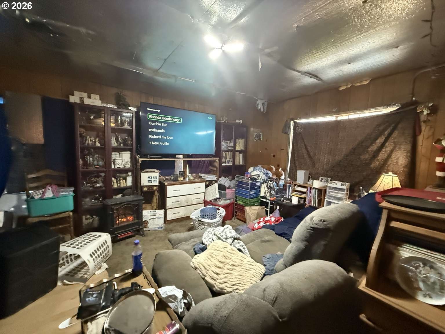 10770 Clow Corner Road Dallas, OR 97338 - Photo 4 of 8 a living room with furniture and lamp