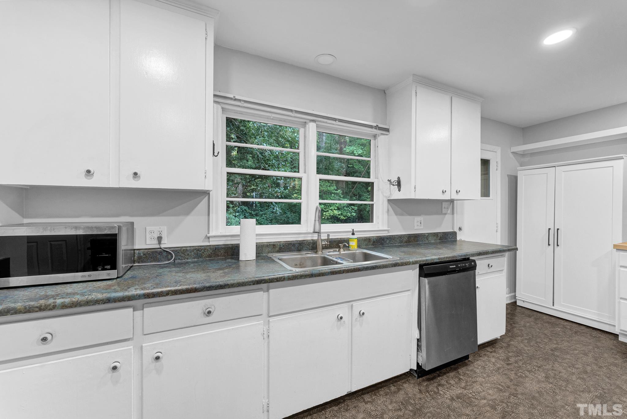 1908 White Oak Road Raleigh, NC 27608 - Photo 6 of 25