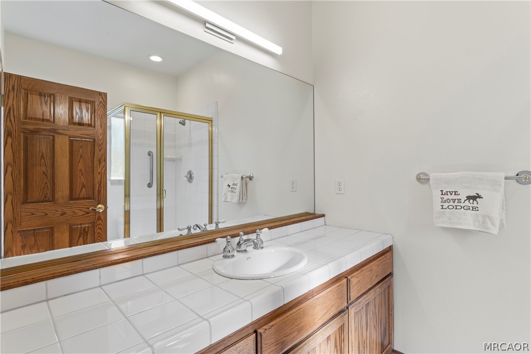 27487 North Bay Road Lake Arrowhead, CA 92352 - Photo 30 of 35 2 ensuite 3/4 bath