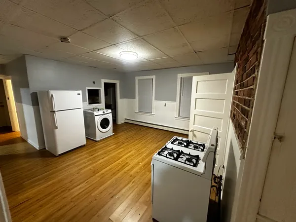 $2,300 | 5 Sterling Street, Unit 1, Worcester, MA 01610