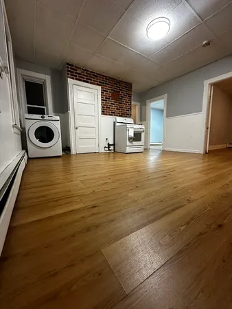 $2,300 | 5 Sterling Street, Unit 1, Worcester, MA 01610