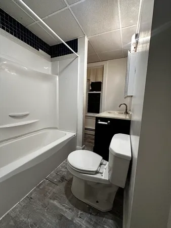 $2,300 | 5 Sterling Street, Unit 1, Worcester, MA 01610