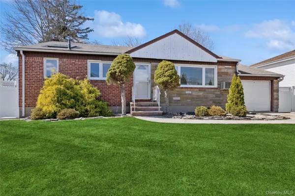 $4,500 | 31 Evelyn Lane, Syosset, NY 11791