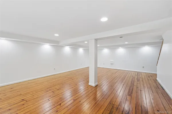 $4,500 | 31 Evelyn Lane, Syosset, NY 11791