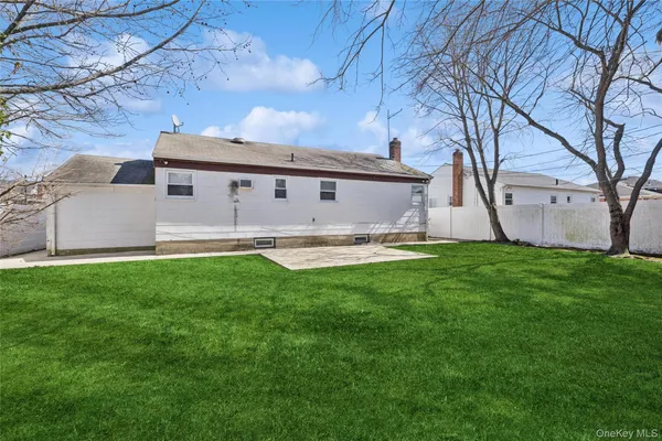 $4,500 | 31 Evelyn Lane, Syosset, NY 11791