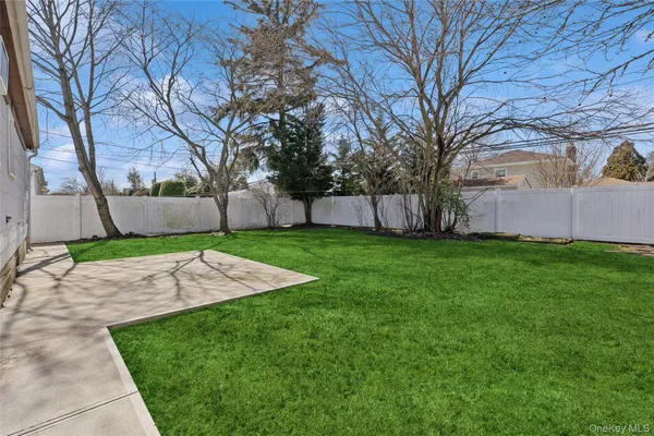 $4,500 | 31 Evelyn Lane, Syosset, NY 11791