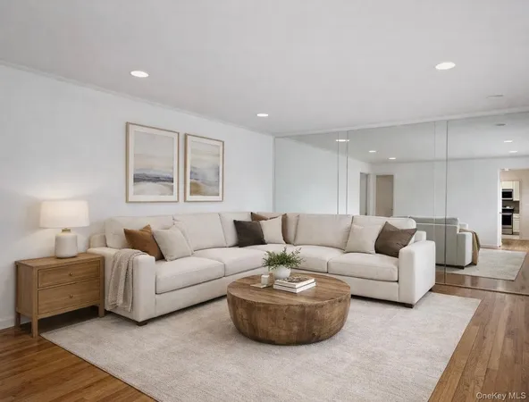 $4,500 | 31 Evelyn Lane, Syosset, NY 11791