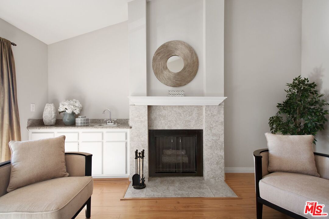 19565 Rinaldi Street, Unit 17 Northridge, CA 91326 - Photo 3 of 32 Gallery Image 3