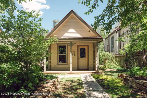 $5,000 | 1006 East Cooper Avenue, Aspen, CO 81611