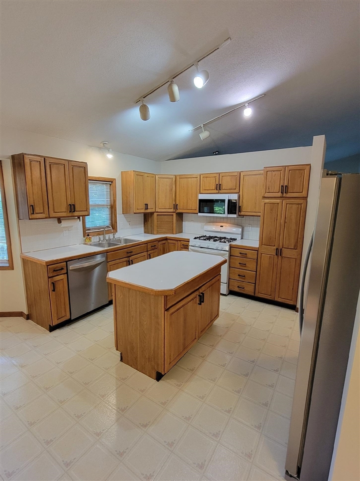 12167 Reyburn Drive Northeast Sparta, MI 49345 - Photo 11 of 34