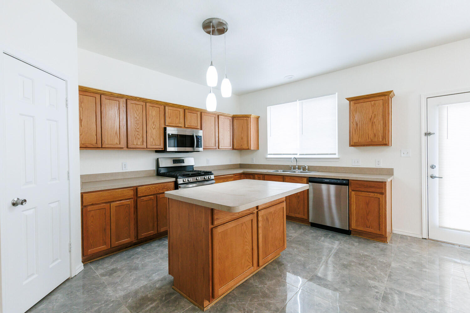 8702 10th Place Lubbock, TX 79416 - Photo 10 of 47 8702 10th Pl-12