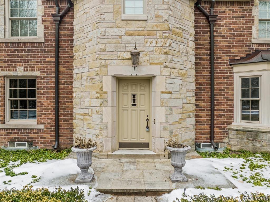 31241 Lahser Road Beverly Hills, MI 48025 - Photo 10 of 65