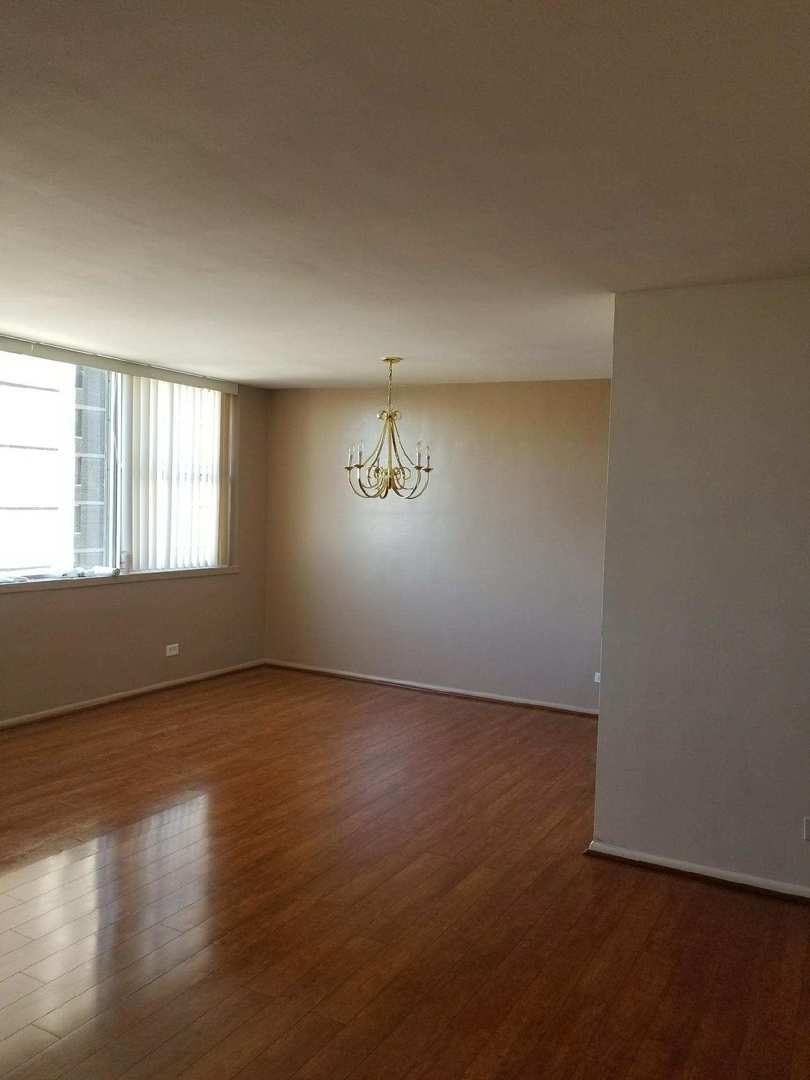 6301 North Sheridan Road, Unit 11B Chicago, IL 60660 - Photo 5 of 7 an empty room with wooden floor and windows