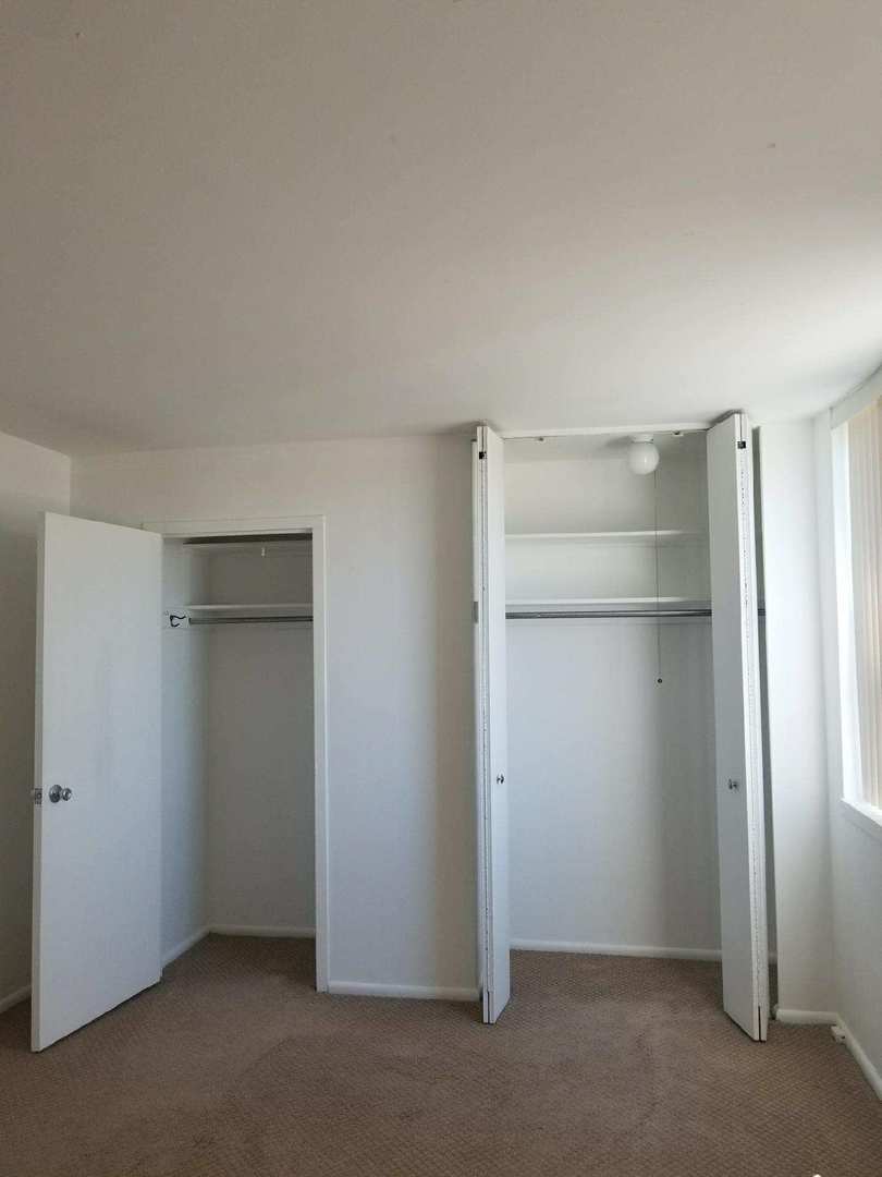 6301 North Sheridan Road, Unit 11B Chicago, IL 60660 - Photo 6 of 7 a view of an empty room