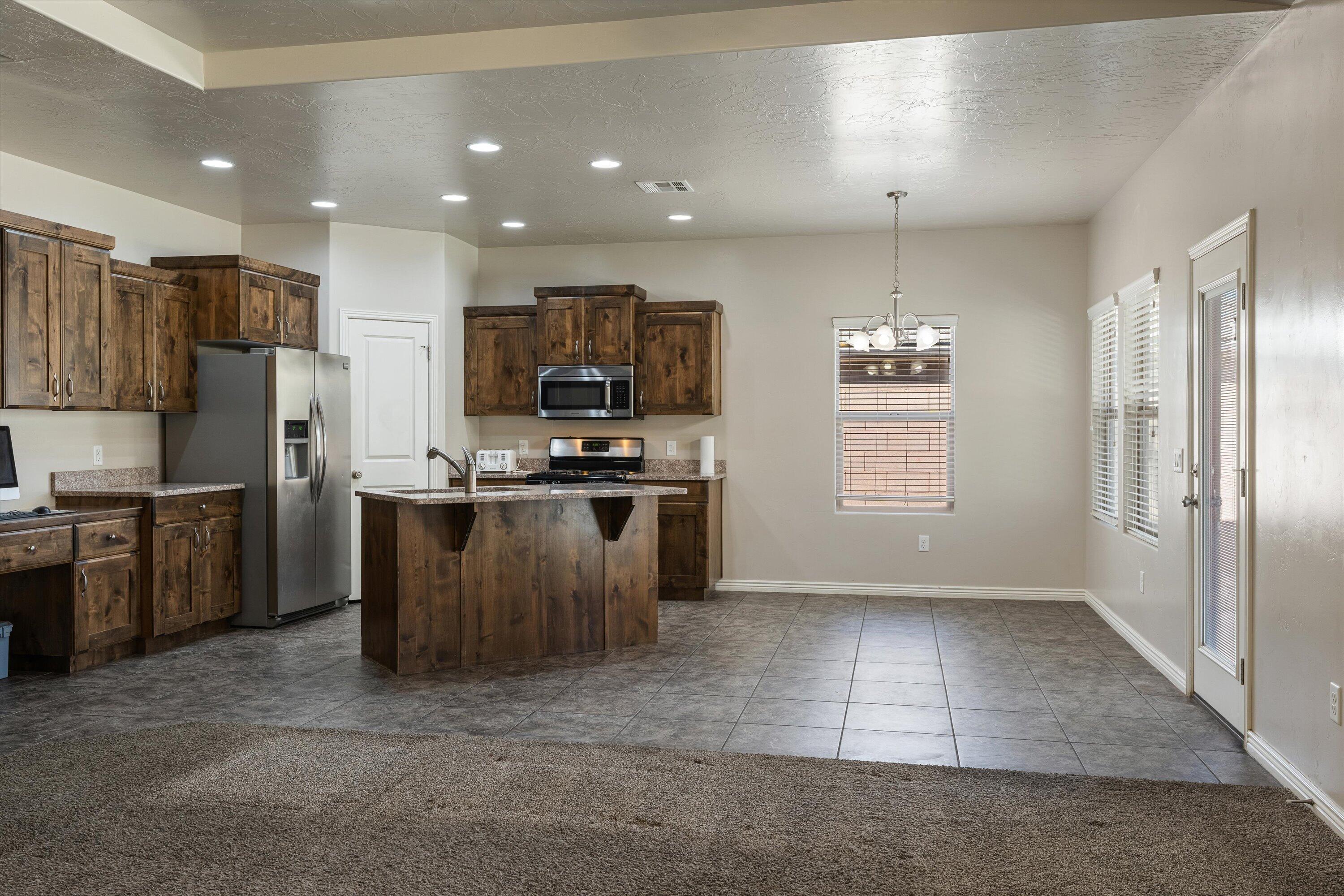 006. Living Kitchen Dining