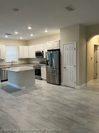 $1,900 | 5815 Twisted Oaks Drive, Sebring, FL 33876