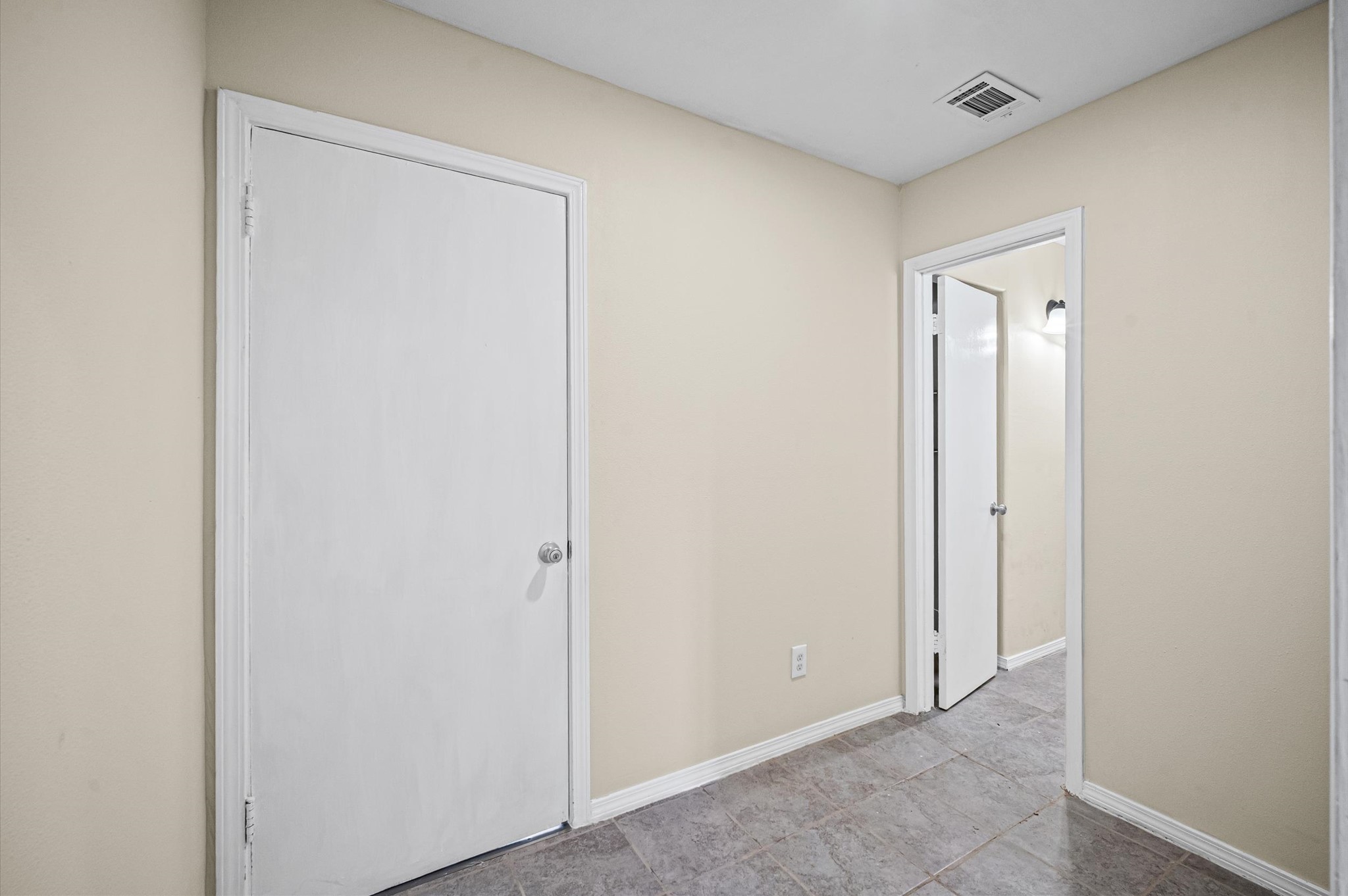 10621 Lane Street Houston, TX 77029 - Photo 9 of 29 a view of an empty room
