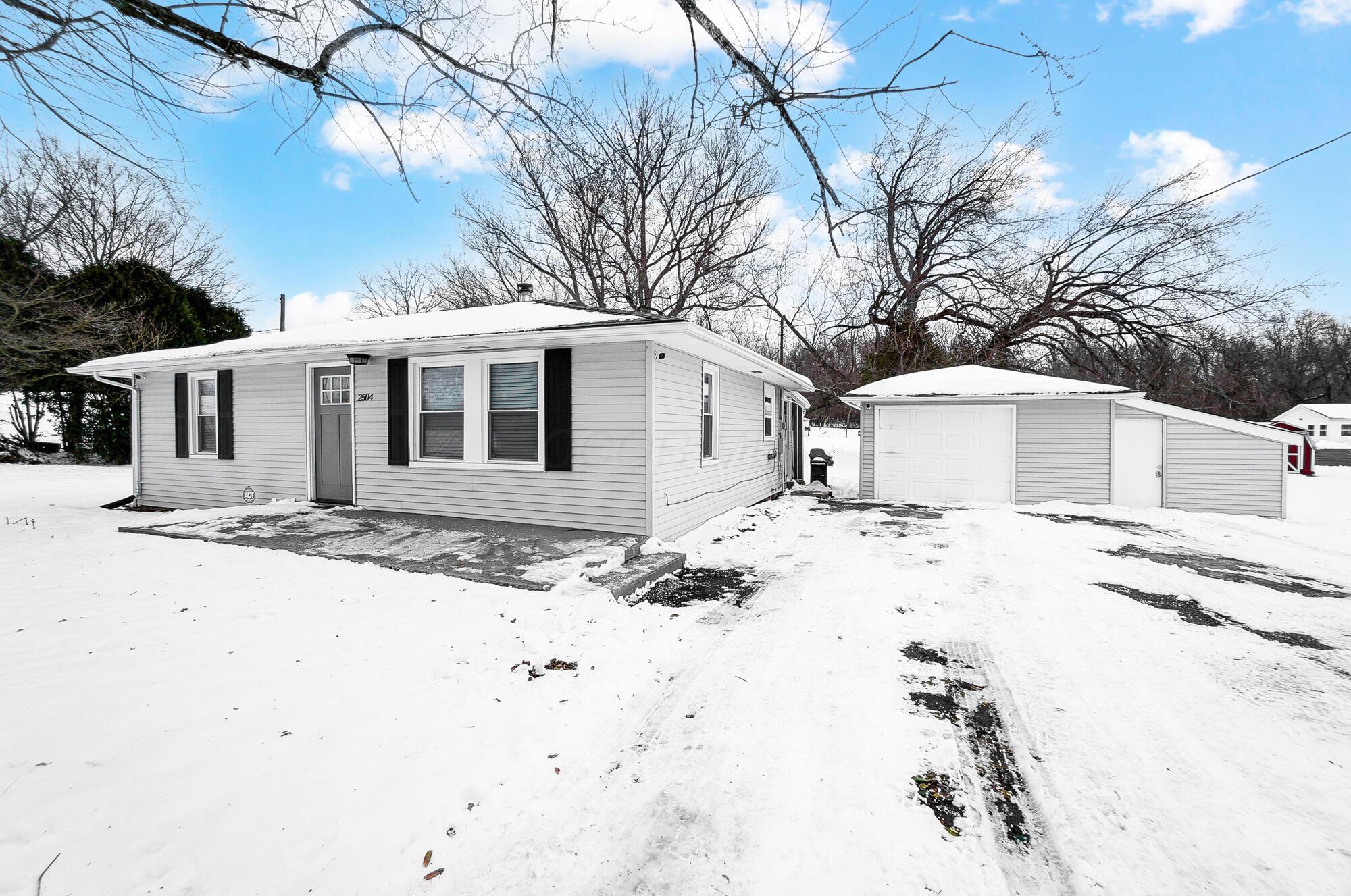 2504 Hilldale Road Springfield, OH 45505 - Photo 2 of 26 002